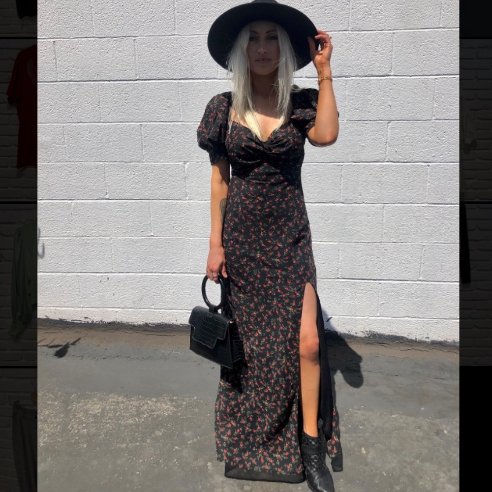 Floral maxi dress w/high slit